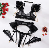 Glem F - Ensemble Lingerie Dentelle Noire avec Plumes & Chaînes Dorées – 4 Pièces Soutien-Gorge, String, Porte-Jarretelles & Jarretières