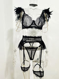 Glem F - Ensemble Lingerie Dentelle Noire avec Plumes & Chaînes Dorées – 4 Pièces Soutien-Gorge, String, Porte-Jarretelles & Jarretières
